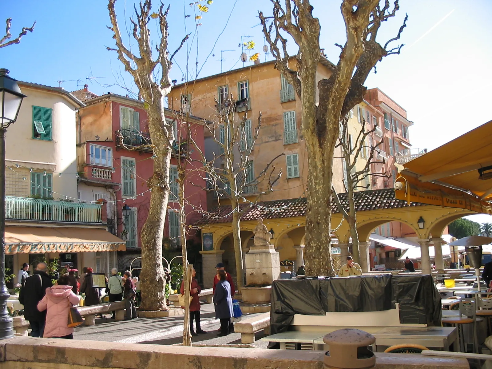 Menton - Aspect du centre ville de Menton (Alpes-Maritimes) : La Place aux Herbes